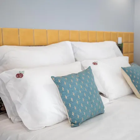 7 Styles By Raspberry Cascade Apartment