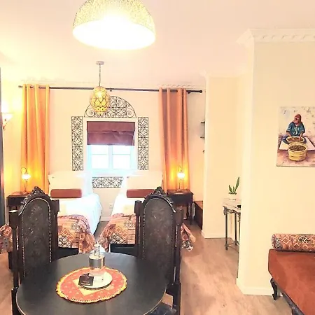 דירה 7 Styles By Raspberry Cascade פארו